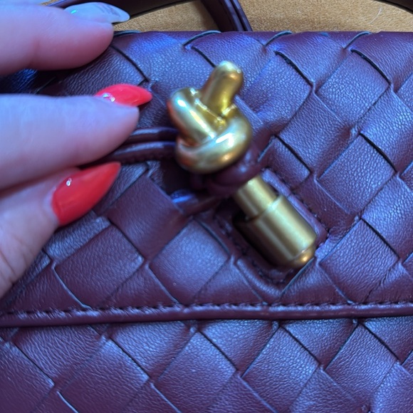 Elegant Burgundy Woven Faux Leather Clutch - Picture 6 of 7